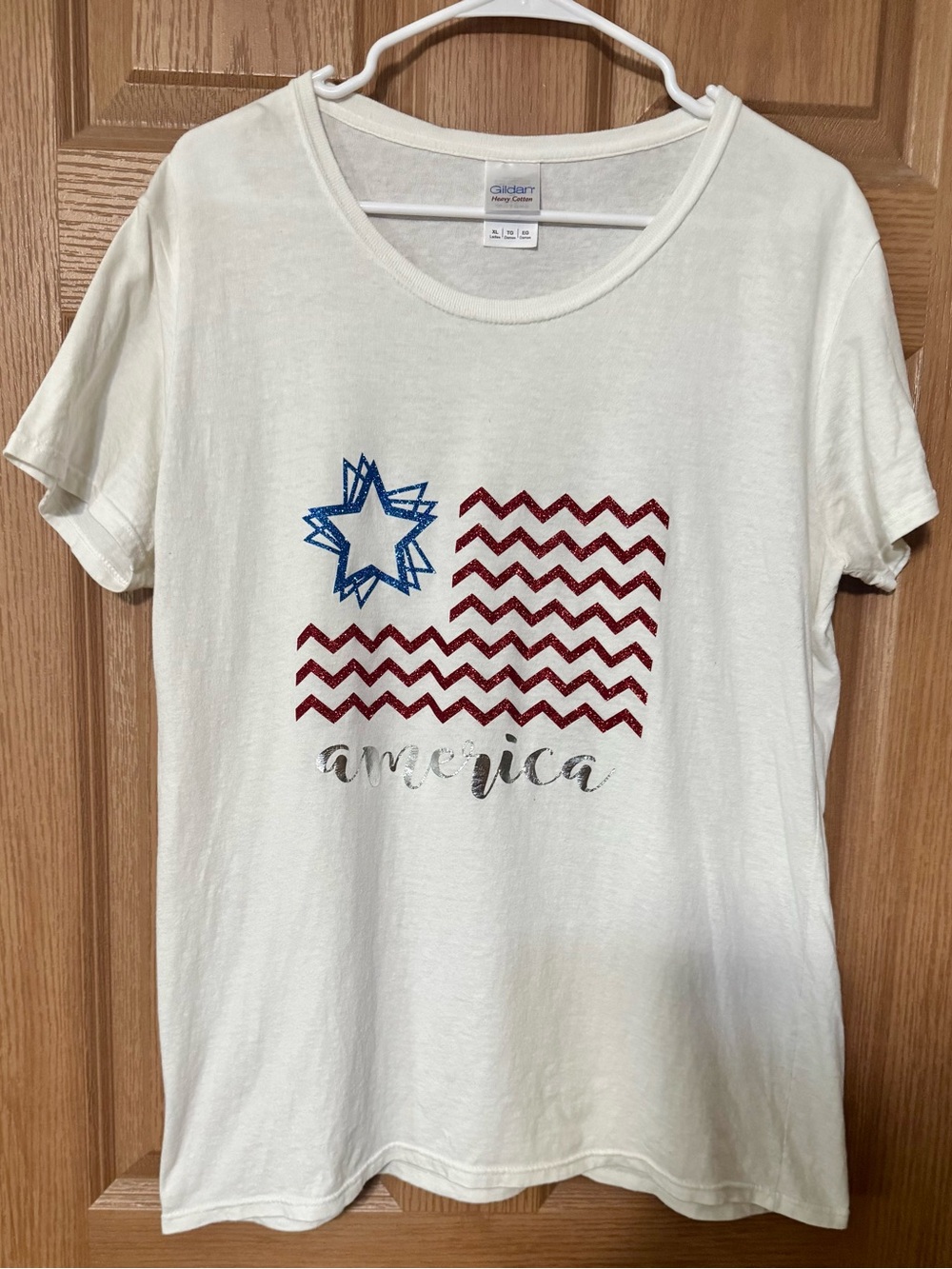 America' Graphic Tee - White with Red & Blue Stars NWOT XL